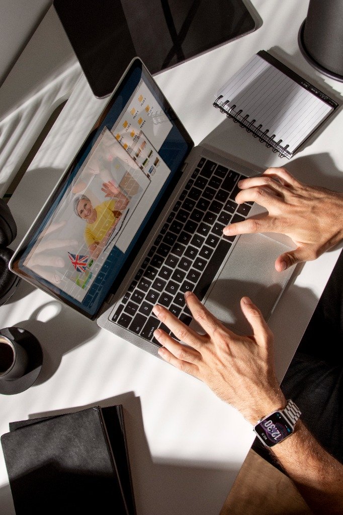 Espacio de trabajo colaborativo de Gen Media Management, agencia de marketing digital en Buenos Aires